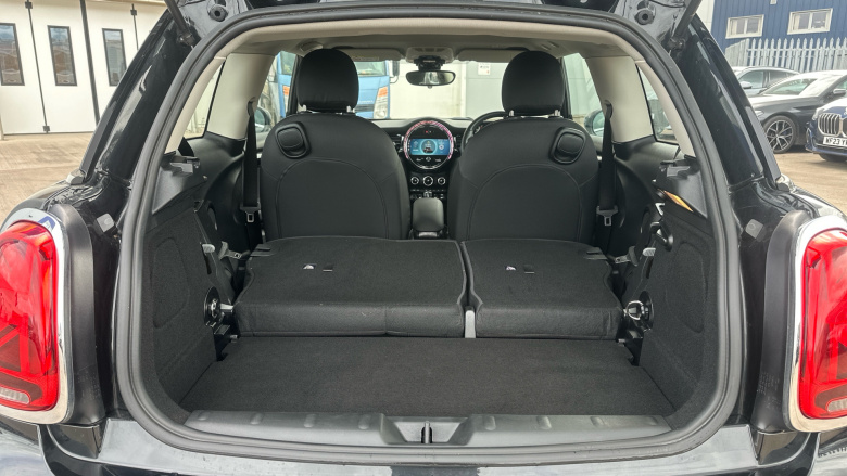 MINI Hatchback 1.5 Cooper Classic Premium 3dr Petrol Hatchback